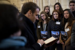 Emmanuel Macron journal scolaire madmagz education
