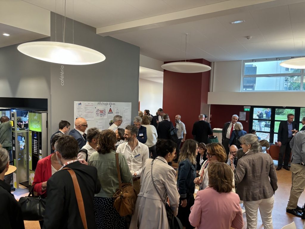 Ce colloque, placé dans l'optique de la donnée et de l'IA, était bien intéressant.